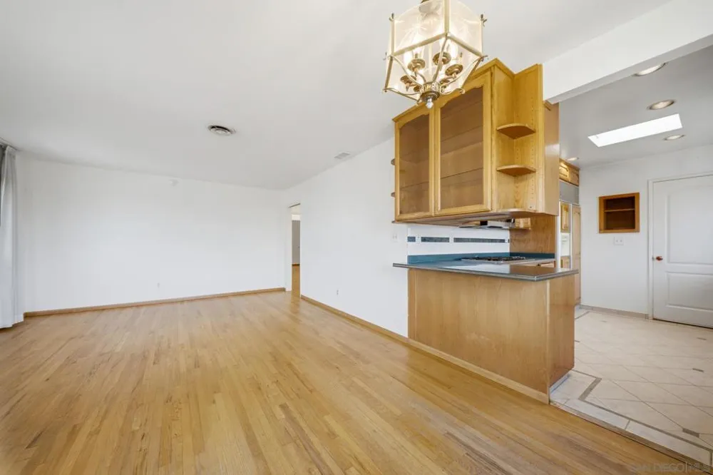 6082 Schuyler San Diego, CA 92139