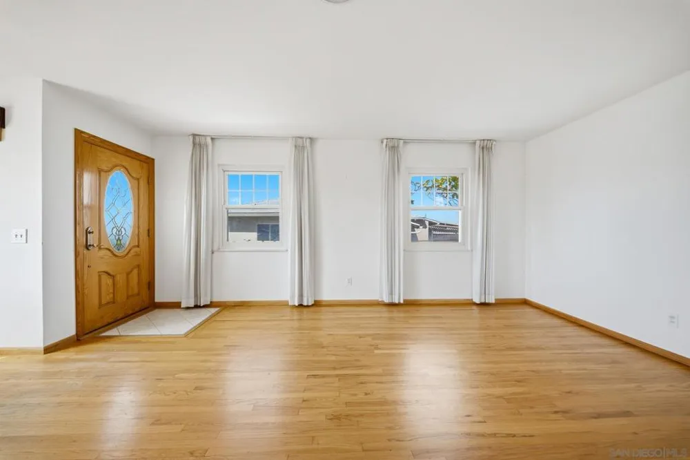 6082 Schuyler San Diego, CA 92139