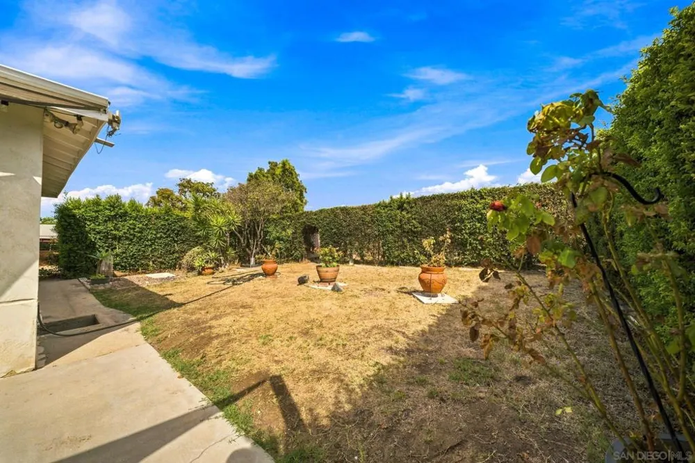 6082 Schuyler San Diego, CA 92139