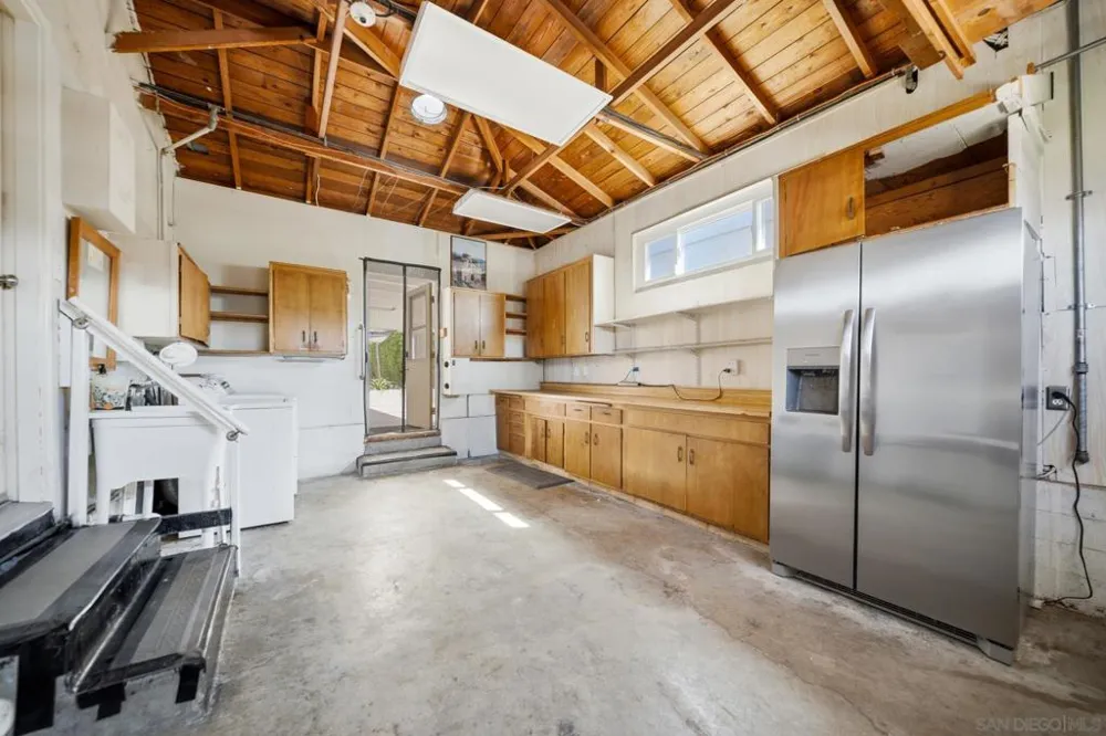 6082 Schuyler San Diego, CA 92139