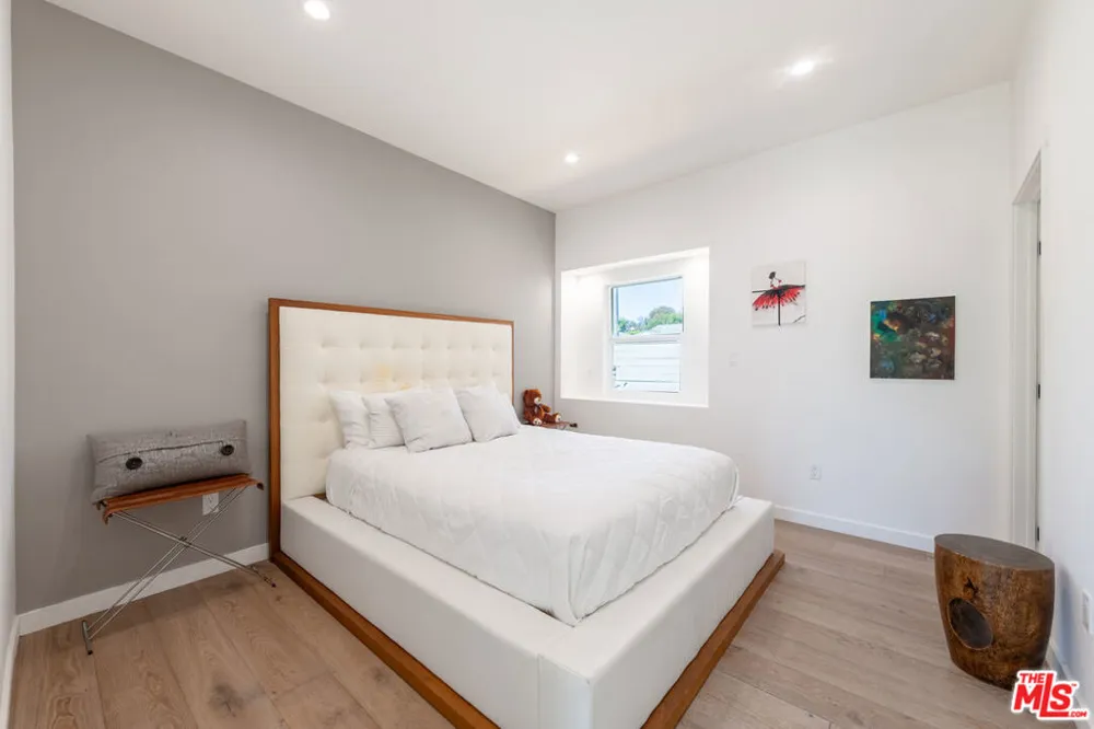 15710 Hartsook Street Encino, CA 91436