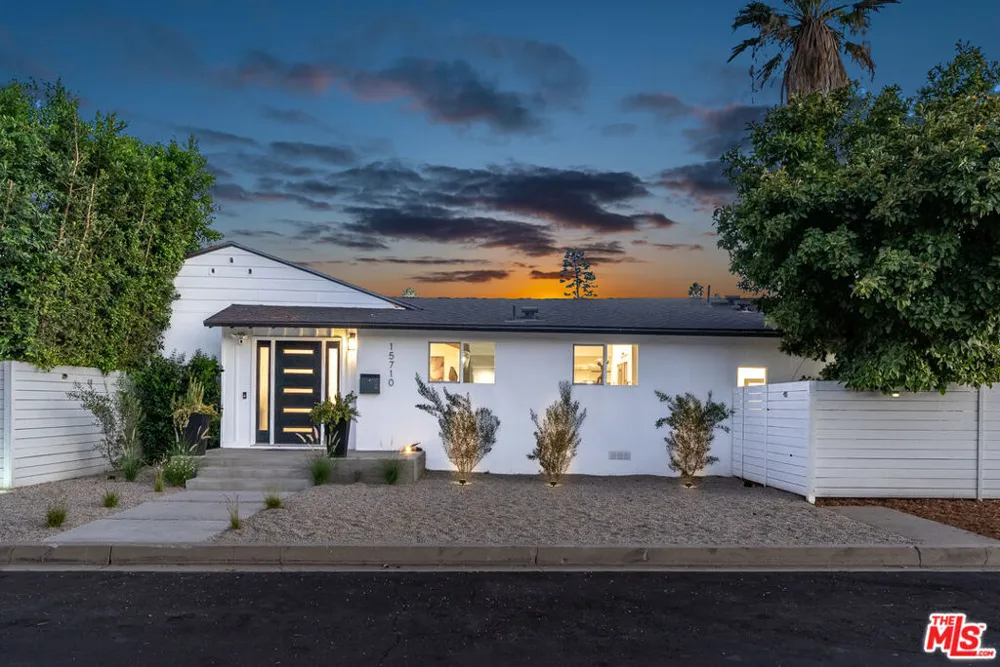 15710 Hartsook Street Encino, CA 91436