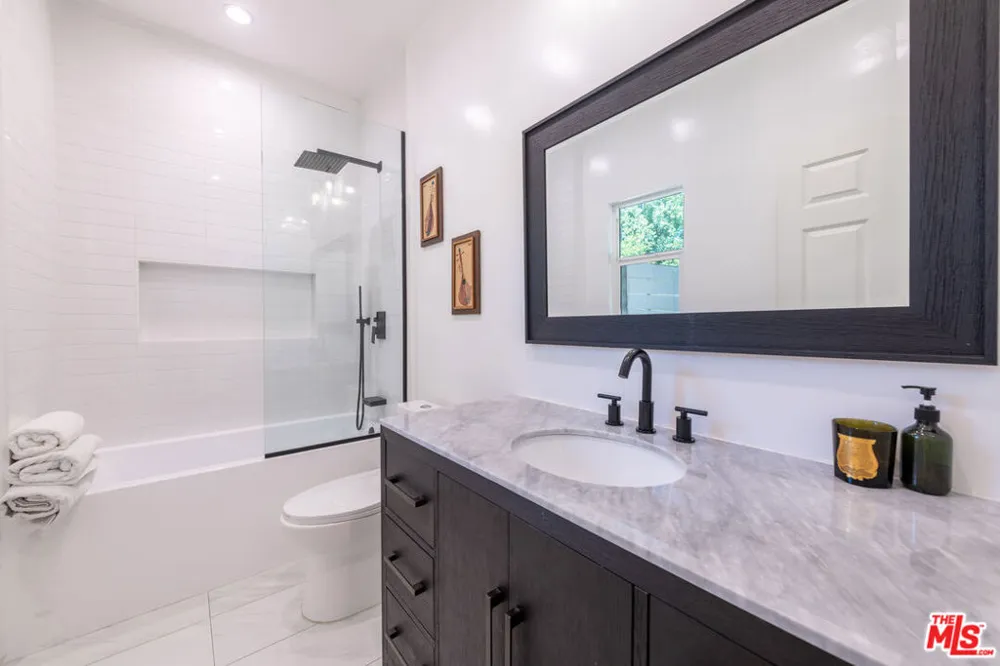 15710 Hartsook Street Encino, CA 91436