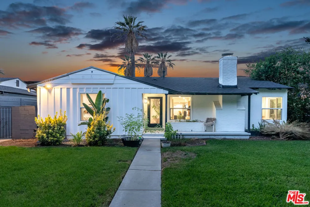 15710 Hartsook Street Encino, CA 91436
