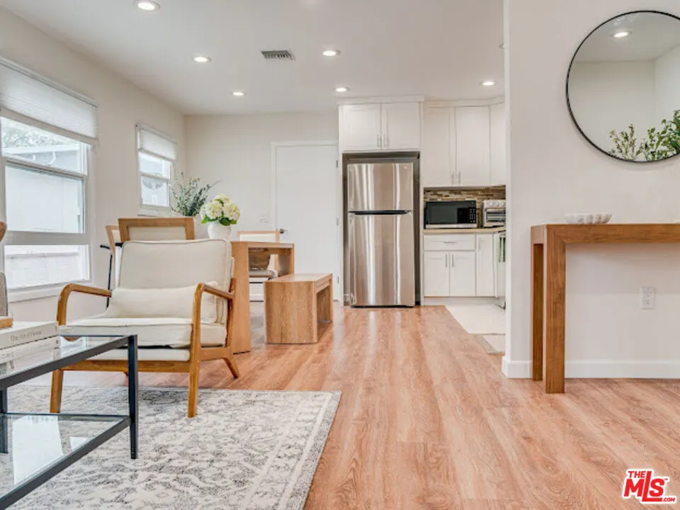 1836 Lake Street Glendale, CA 91201