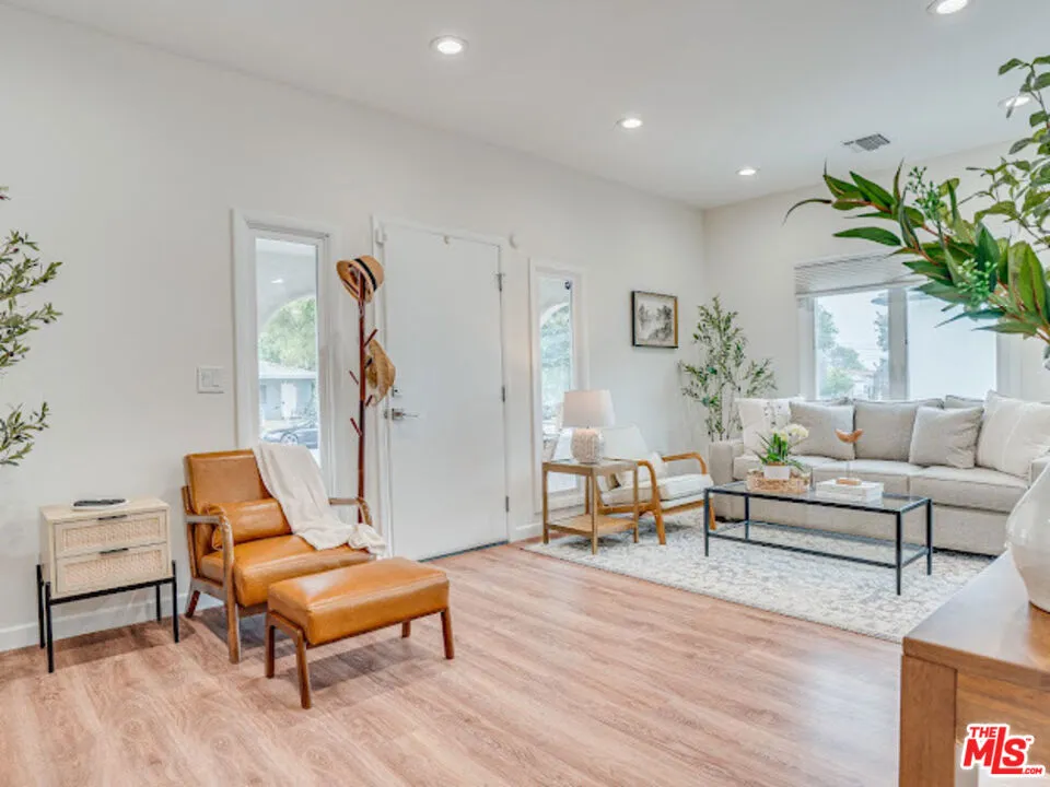 1836 Lake Street Glendale, CA 91201