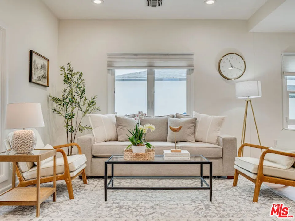 1836 Lake Street Glendale, CA 91201