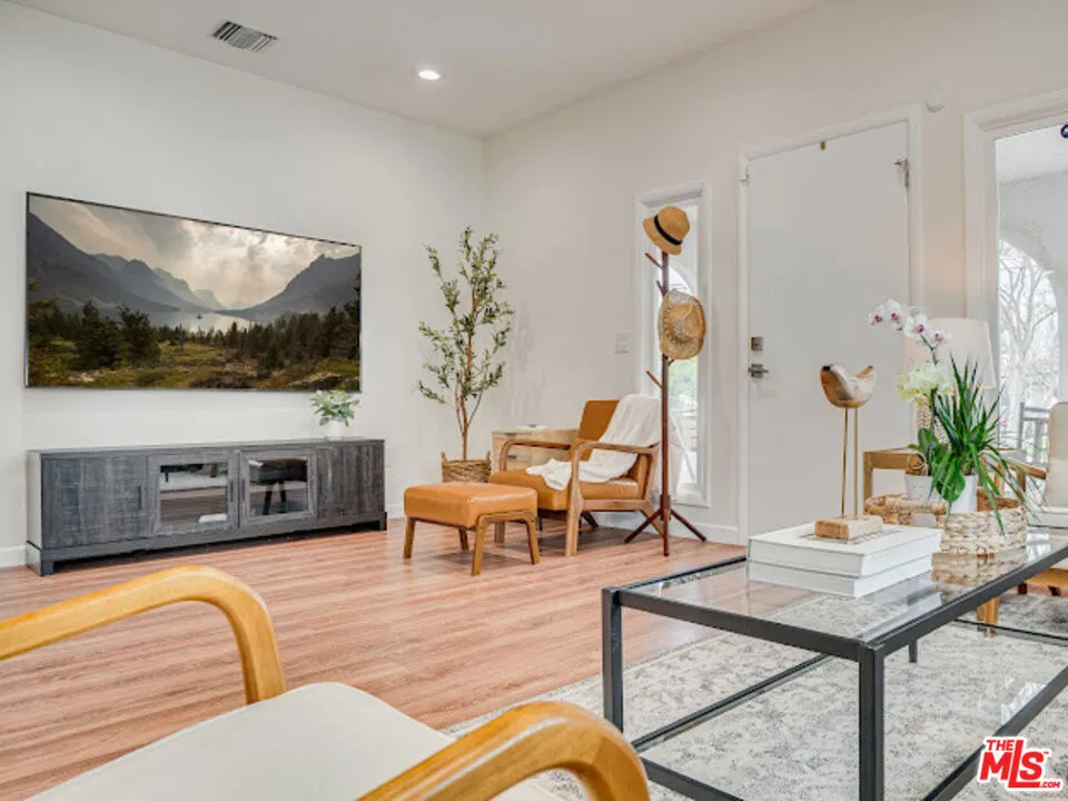 1836 Lake Street Glendale, CA 91201