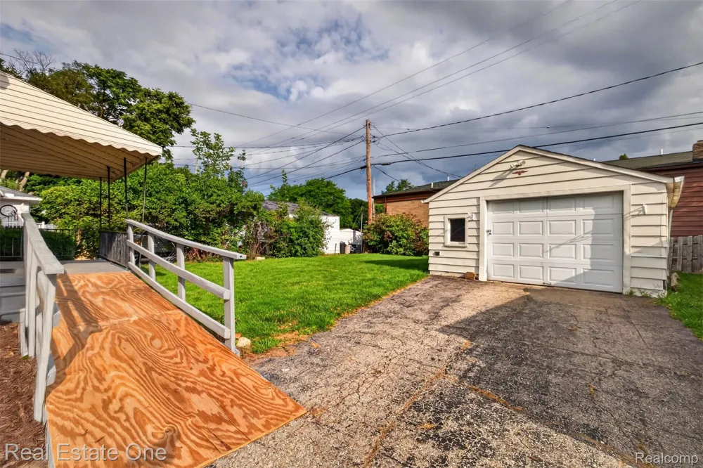 1915 Tuscola Street Flint City, MI 48503
