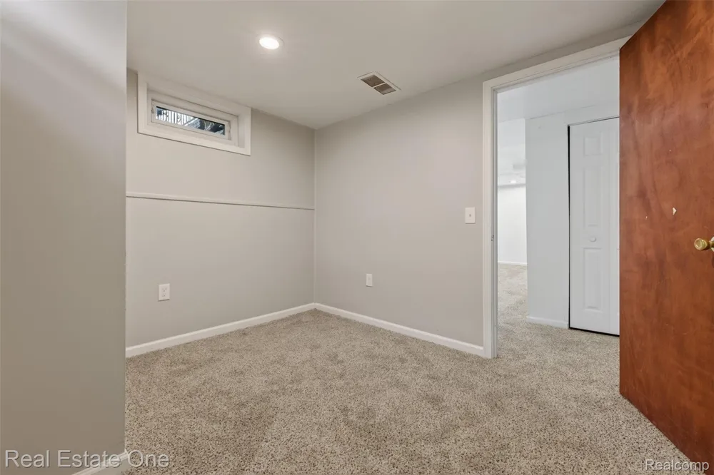 1915 Tuscola Street Flint City, MI 48503