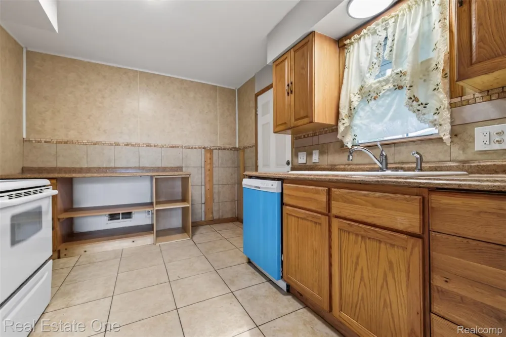 1915 Tuscola Street Flint City, MI 48503