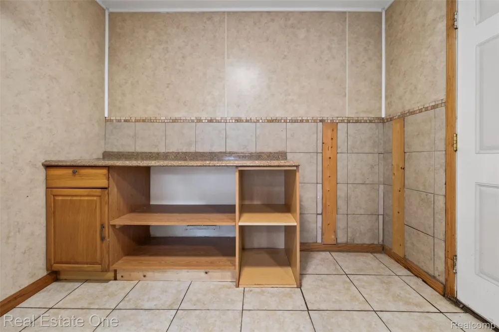1915 Tuscola Street Flint City, MI 48503