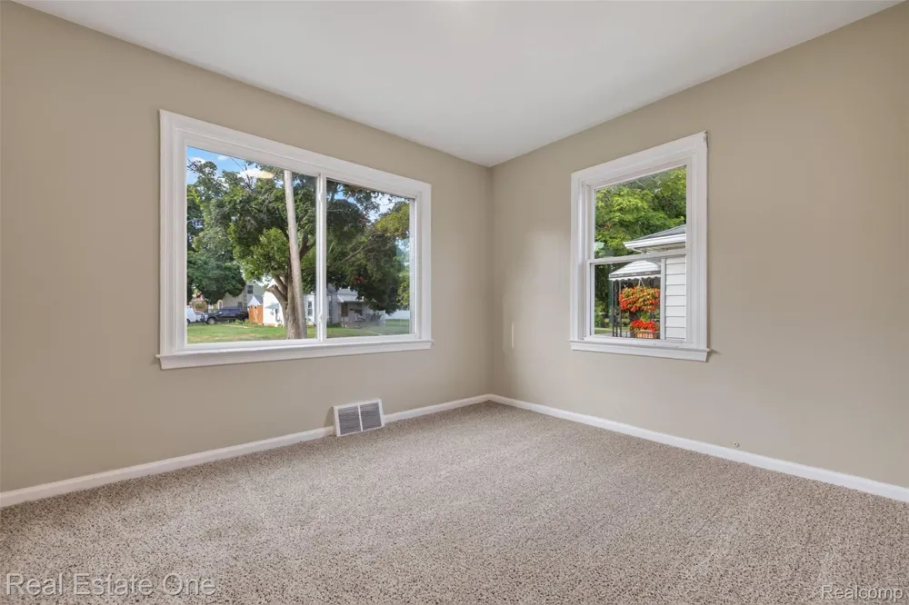 1915 Tuscola Street Flint City, MI 48503