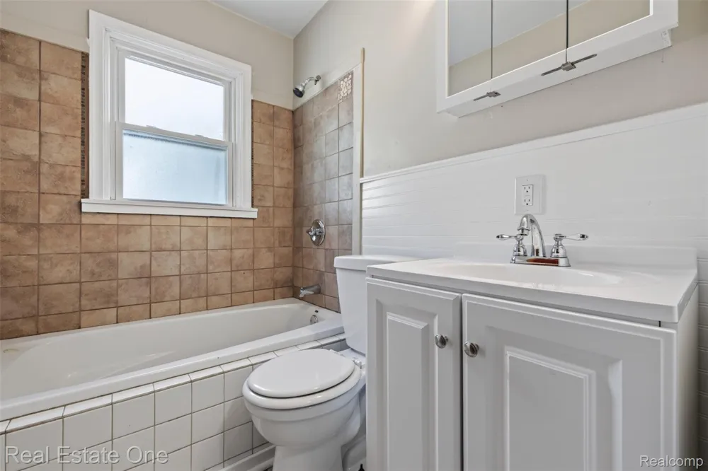 1915 Tuscola Street Flint City, MI 48503