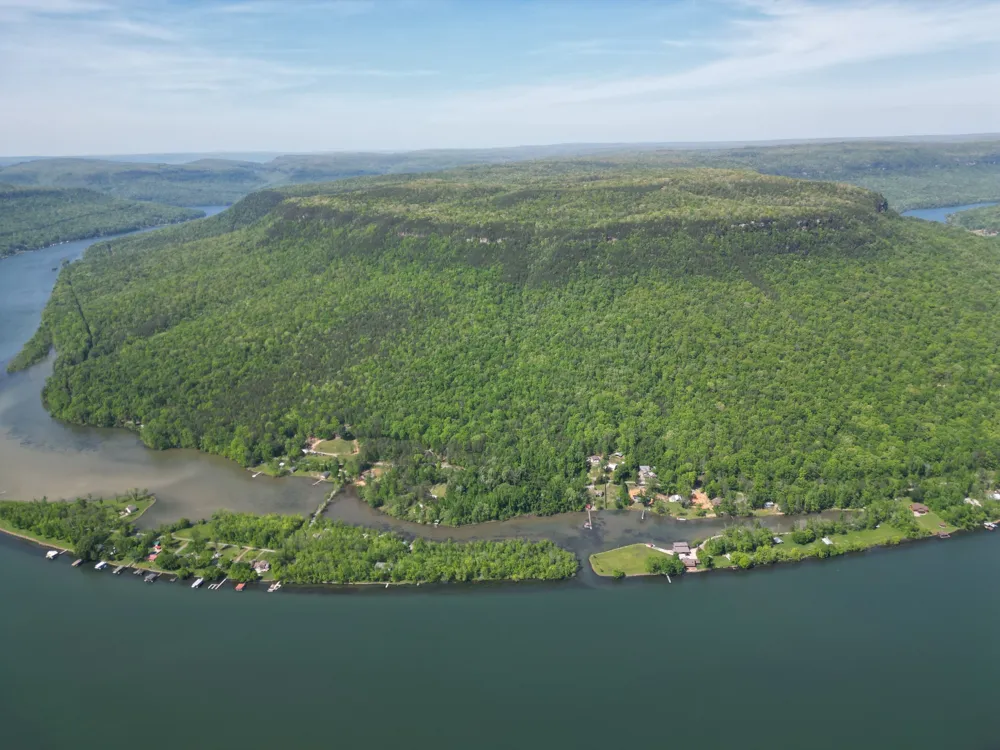 9929 Mullins Cove Rd Whitwell, TN 37397