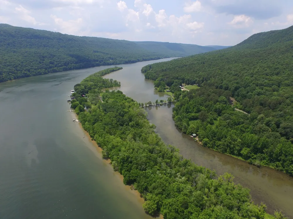 9929 Mullins Cove Rd Whitwell, TN 37397