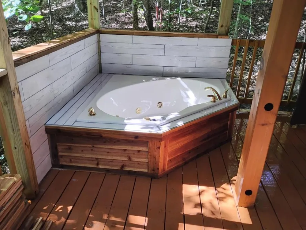 9929 Mullins Cove Rd Whitwell, TN 37397
