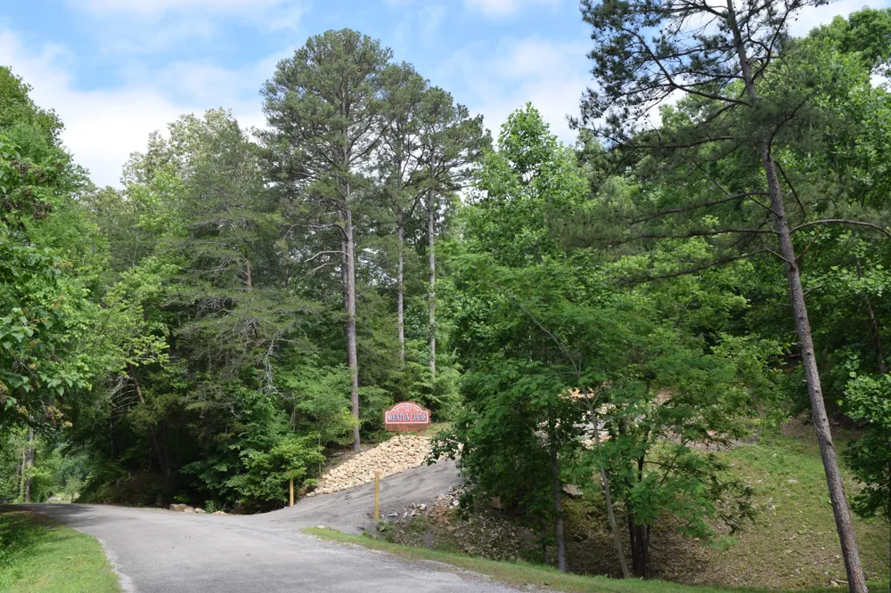 9929 Mullins Cove Rd Whitwell, TN 37397
