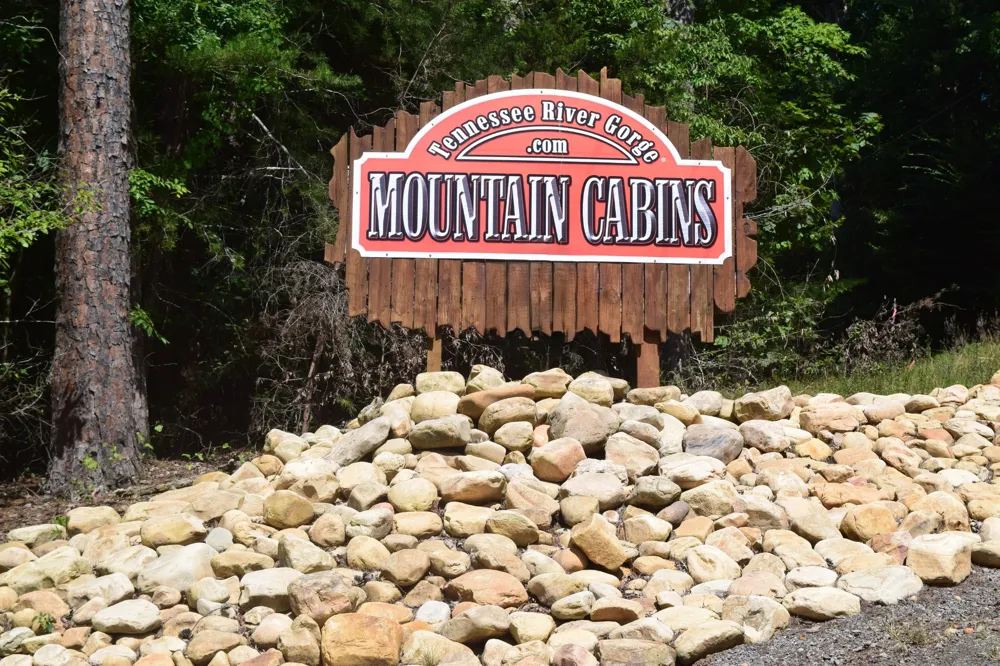 9929 Mullins Cove Rd Whitwell, TN 37397