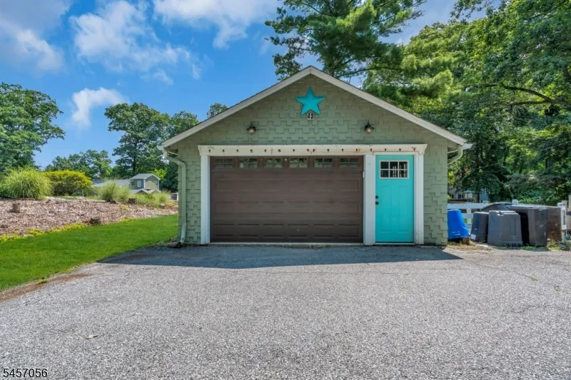 43 Maxim Dr Hopatcong, NJ 07843