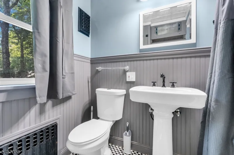43 Maxim Dr Hopatcong, NJ 07843