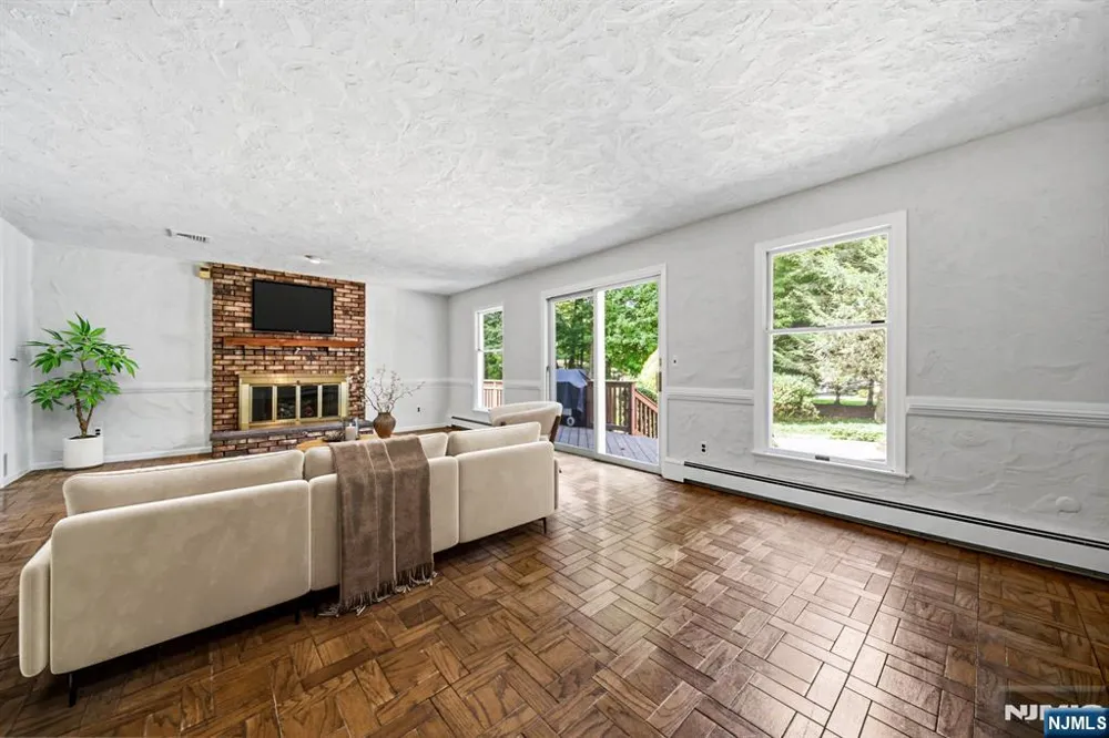 29 Hickory Hill Montvale, NJ 07645