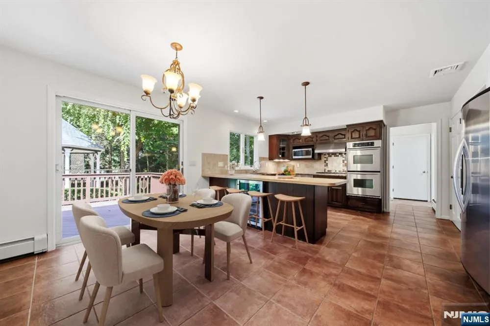 29 Hickory Hill Montvale, NJ 07645