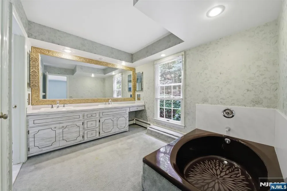 29 Hickory Hill Montvale, NJ 07645