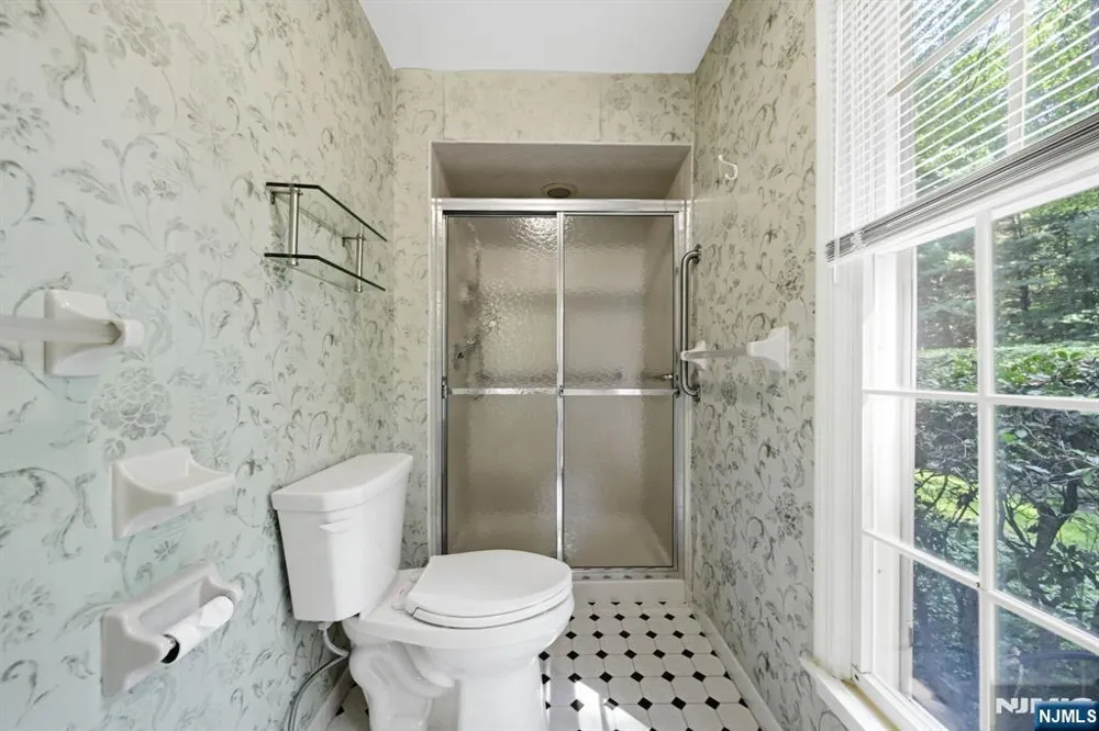 29 Hickory Hill Montvale, NJ 07645