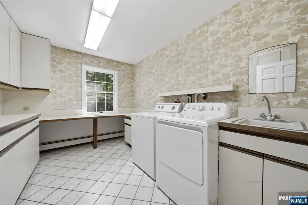 29 Hickory Hill Montvale, NJ 07645