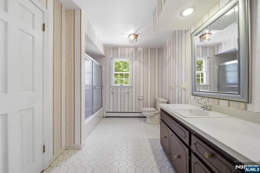 29 Hickory Hill Montvale, NJ 07645