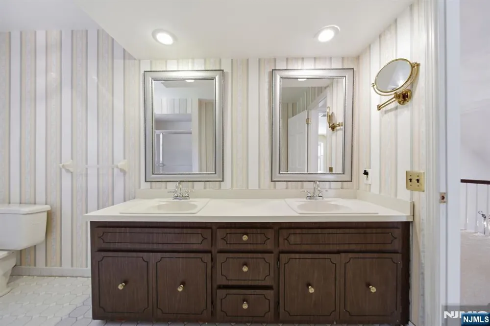 29 Hickory Hill Montvale, NJ 07645