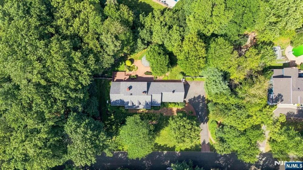 29 Hickory Hill Montvale, NJ 07645