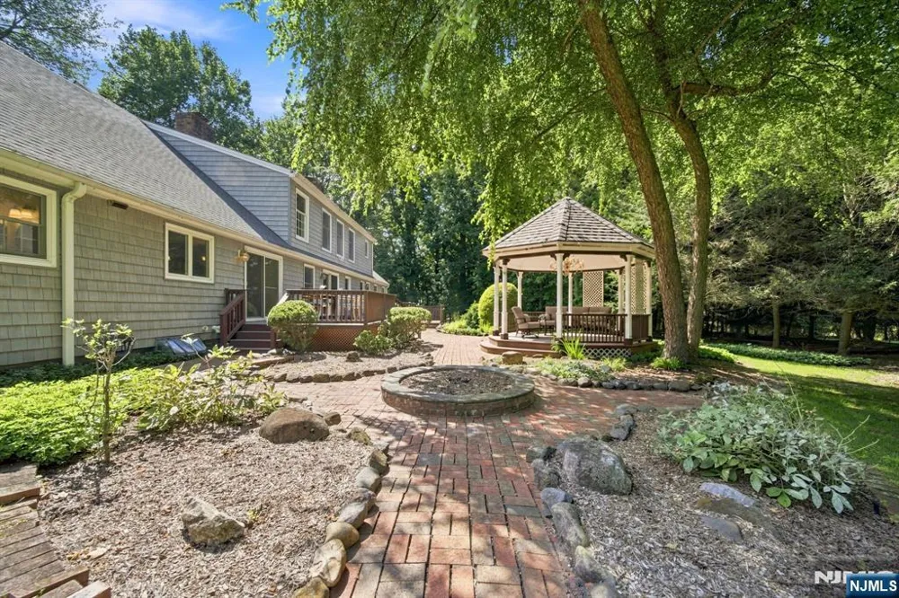 29 Hickory Hill Montvale, NJ 07645