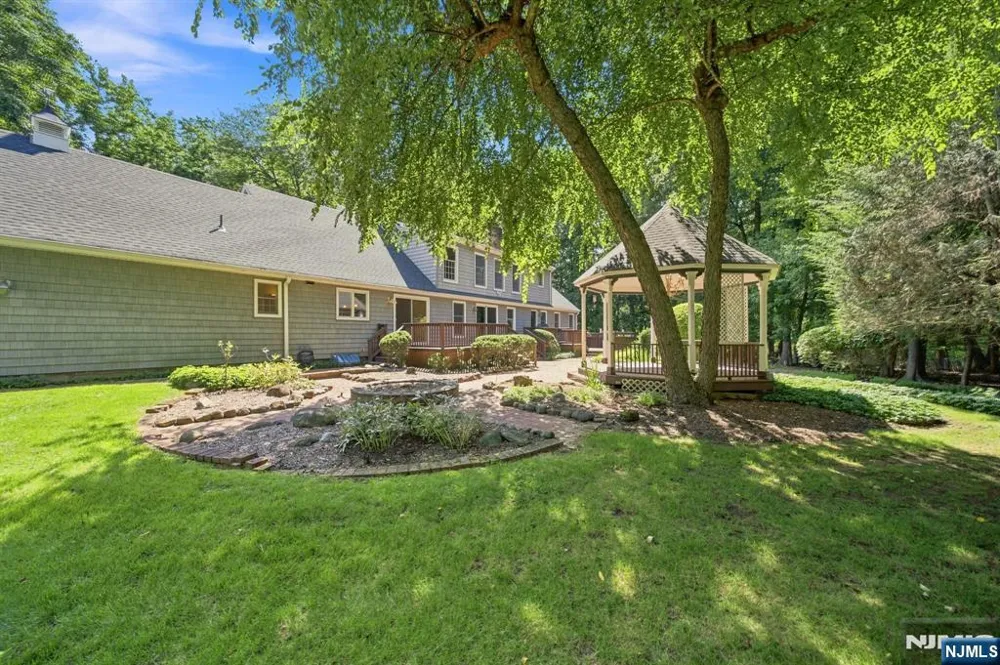29 Hickory Hill Montvale, NJ 07645