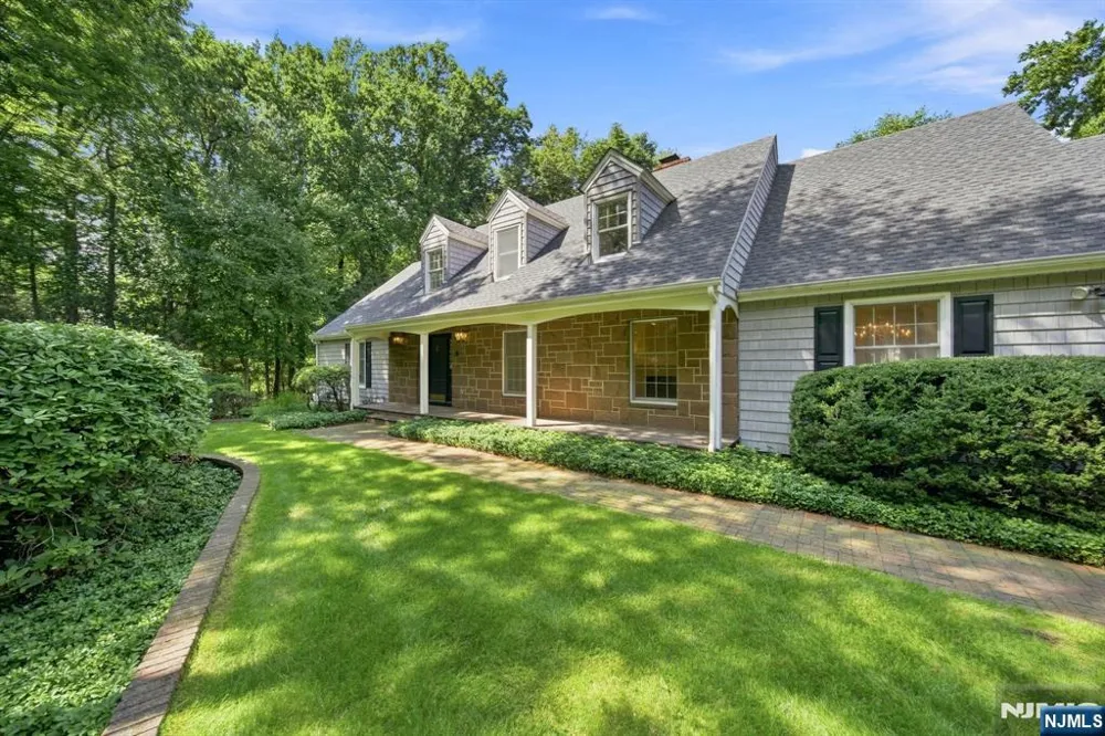 29 Hickory Hill Montvale, NJ 07645