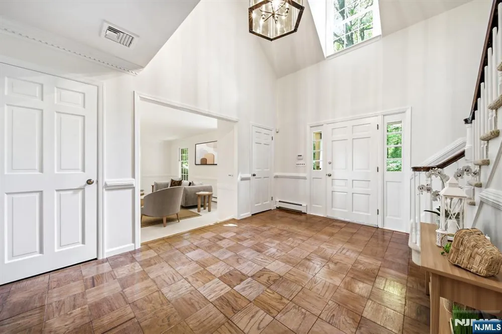 29 Hickory Hill Montvale, NJ 07645