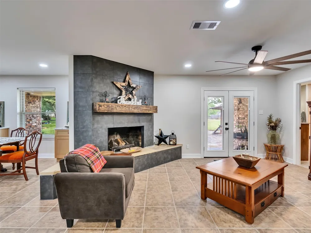 312 County Road 201 Angleton, TX 77515