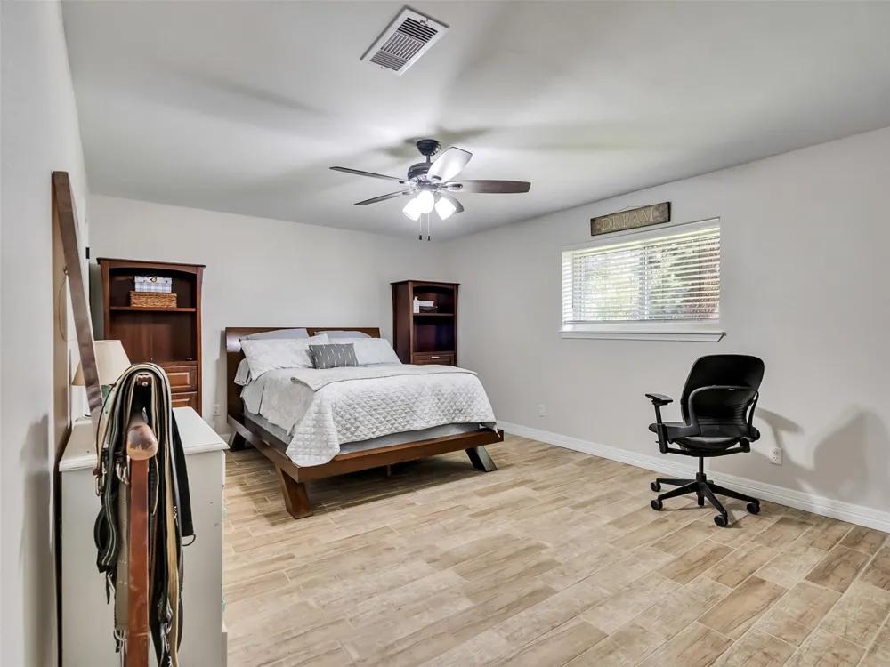 312 County Road 201 Angleton, TX 77515