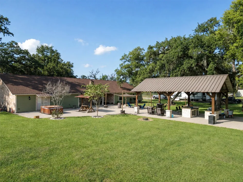 312 County Road 201 Angleton, TX 77515