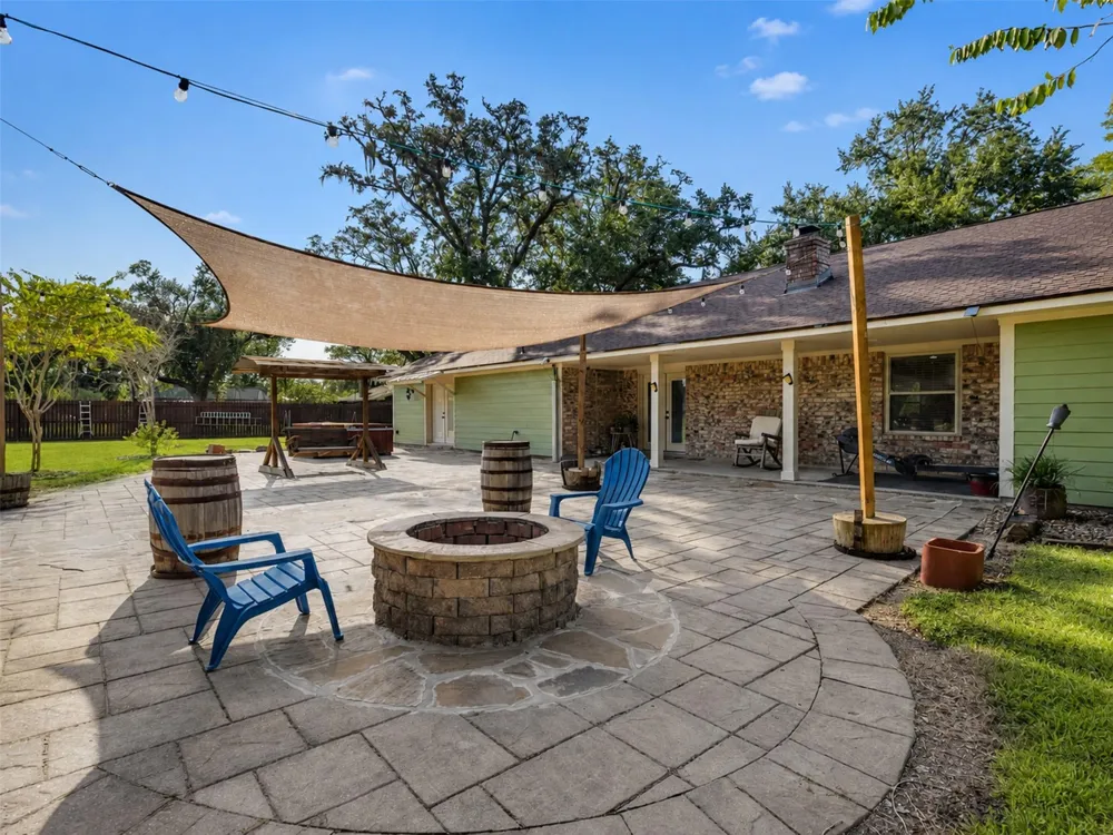 312 County Road 201 Angleton, TX 77515