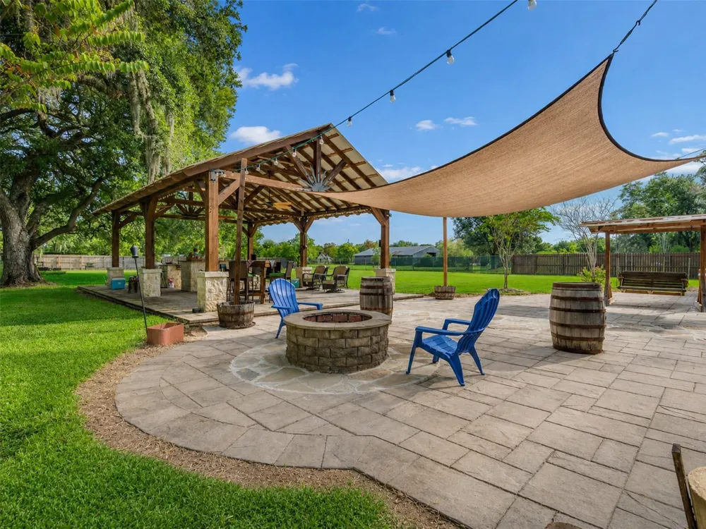 312 County Road 201 Angleton, TX 77515
