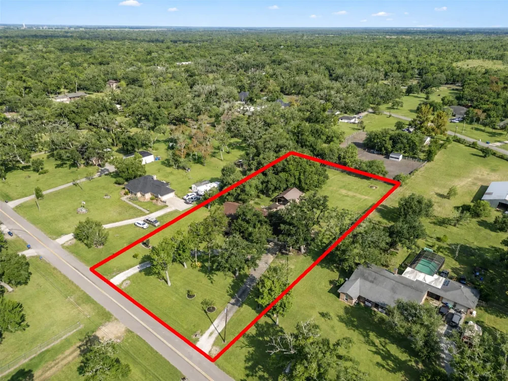 312 County Road 201 Angleton, TX 77515