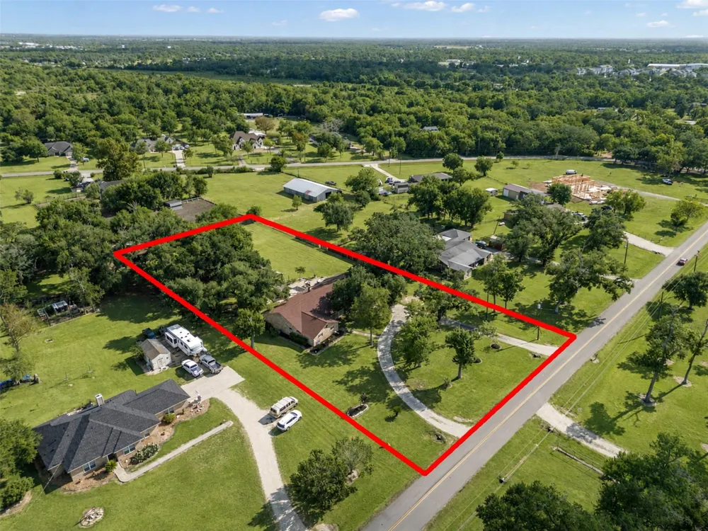 312 County Road 201 Angleton, TX 77515