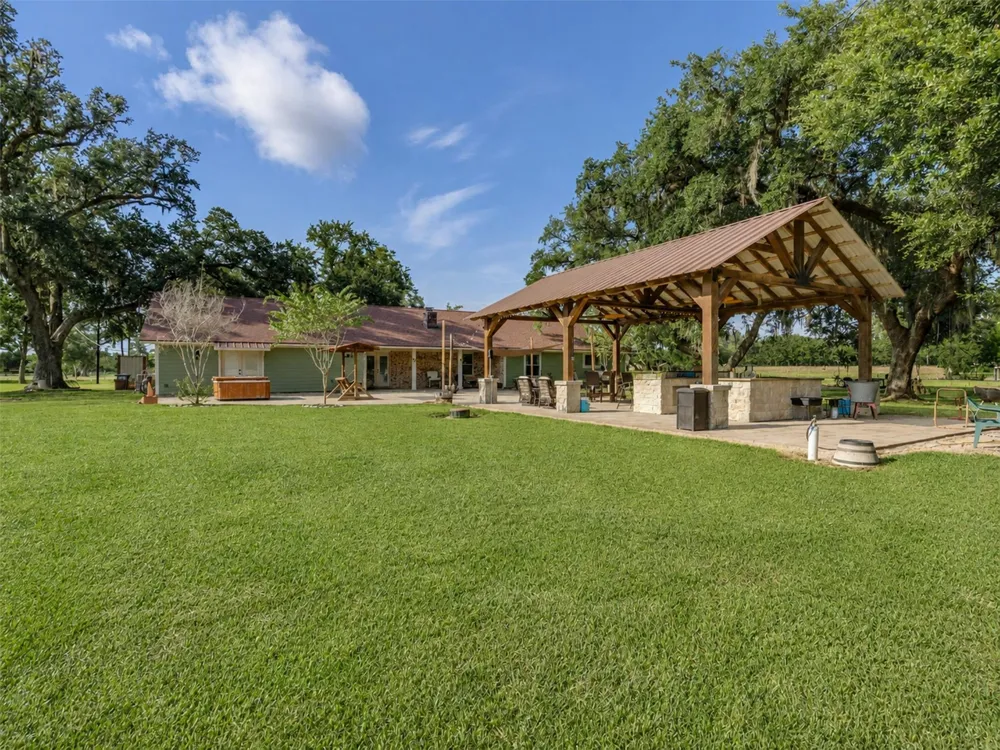 312 County Road 201 Angleton, TX 77515