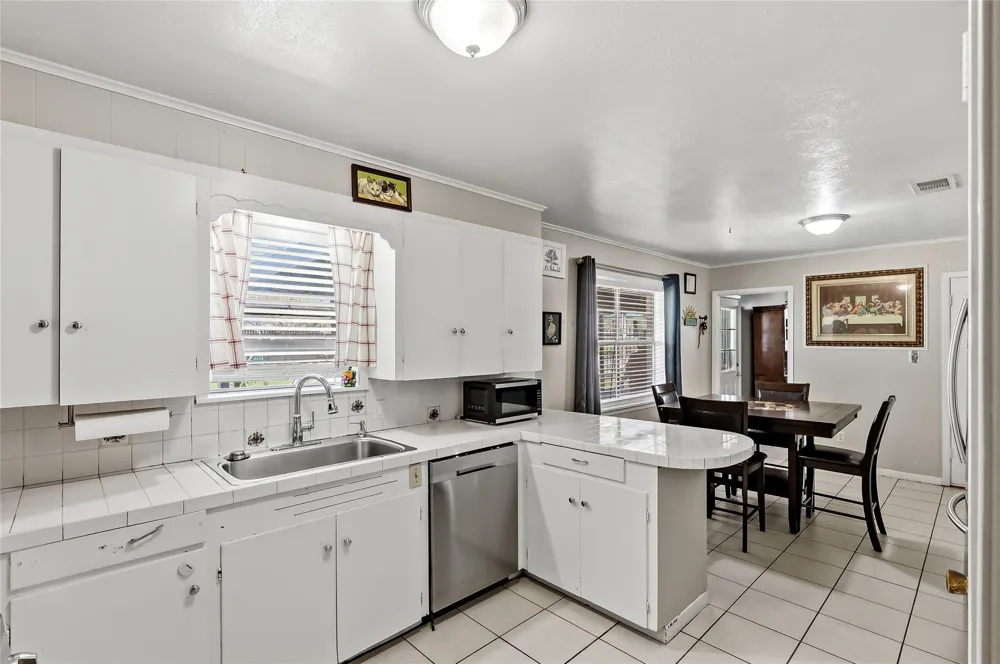 411 Commerce Street Madisonville, TX 77864