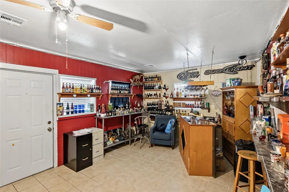 411 Commerce Street Madisonville, TX 77864