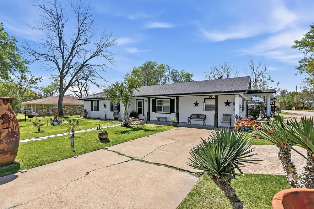 411 Commerce Street Madisonville, TX 77864