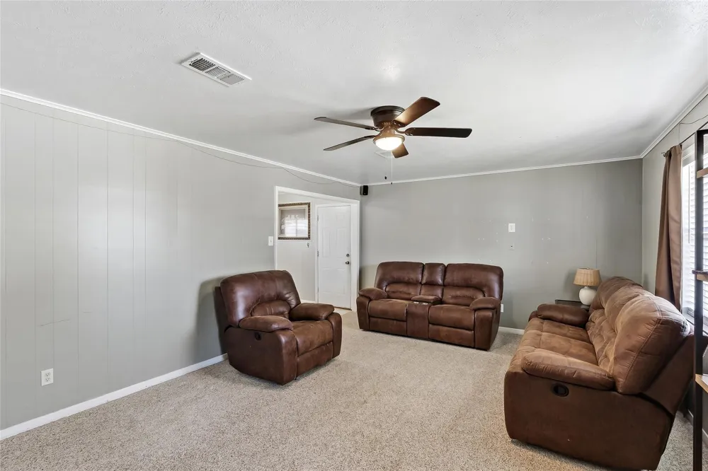 411 Commerce Street Madisonville, TX 77864