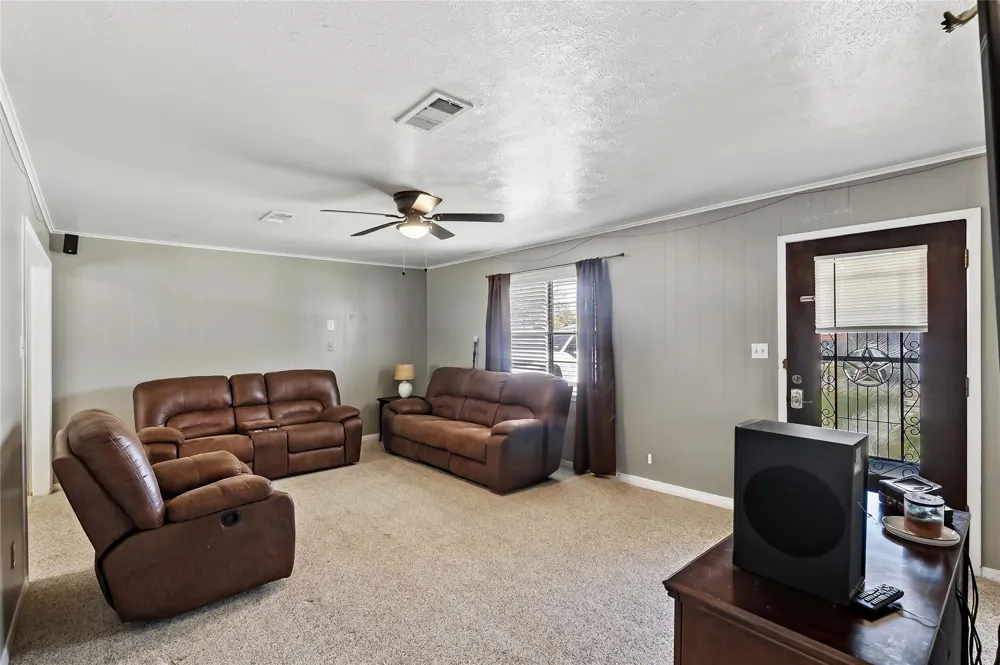 411 Commerce Street Madisonville, TX 77864